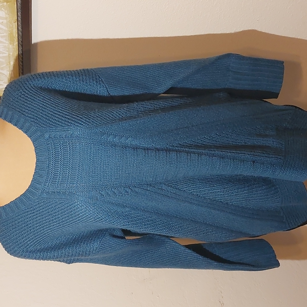 KATE & MALLORY blue, long  sleeve sweater. Size M. Pre-owned good condition.